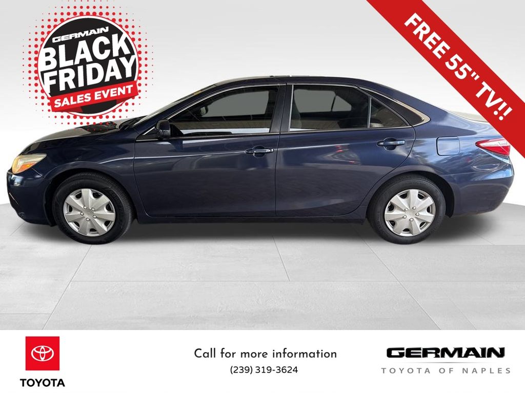 2016 Toyota Camry LE photo 3