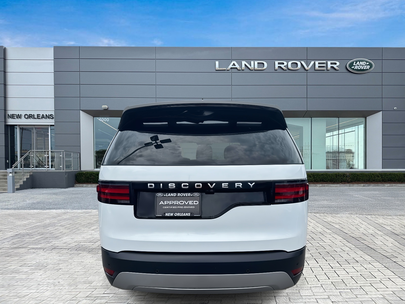 2024 Land Rover Discovery S photo 7