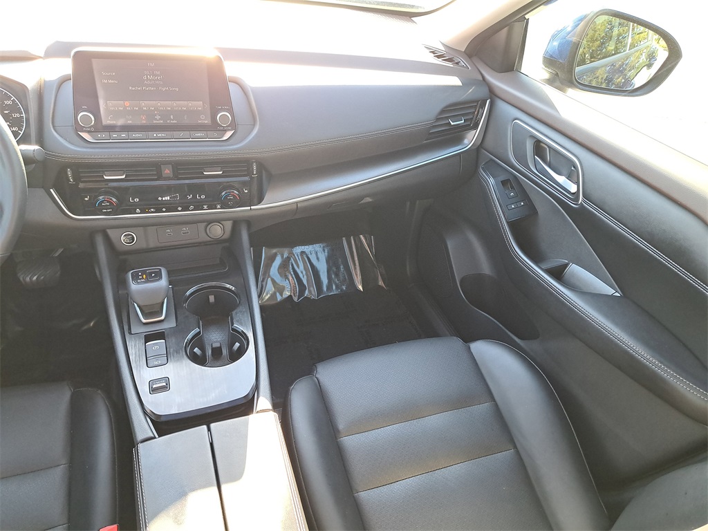 2021 Nissan Rogue SV photo 17