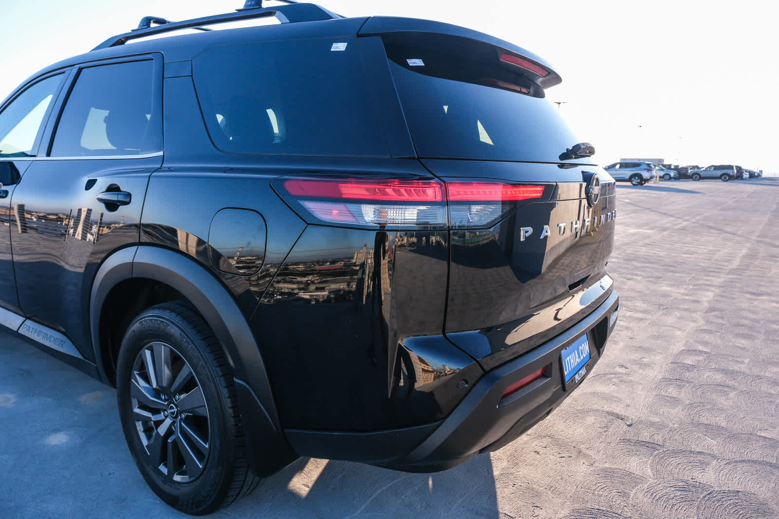 2022 Nissan Pathfinder SV photo 5
