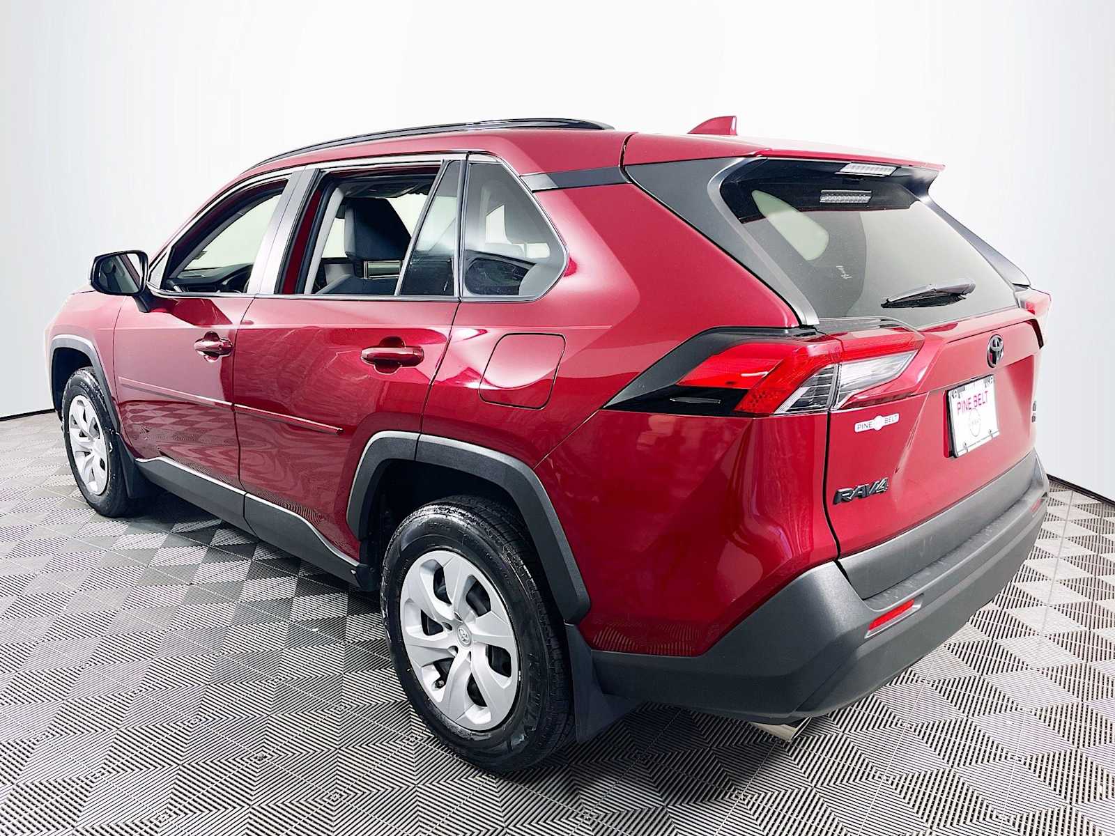 2021 Toyota RAV4 LE photo 6