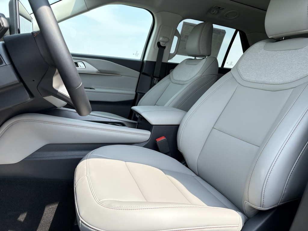 2025 Ford Explorer photo 19