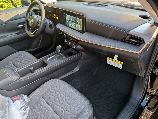 2025 Nissan Kicks SV photo 18