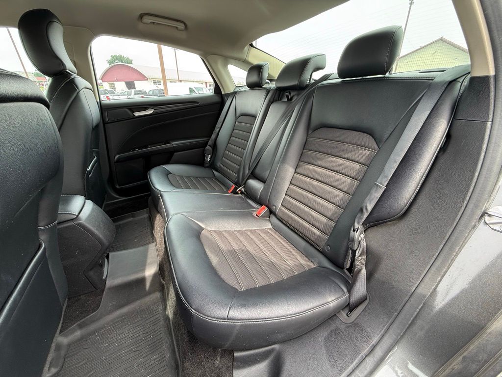 2018 Ford Fusion SE photo 23