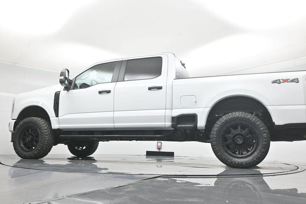 2025 Ford F-250 photo 2