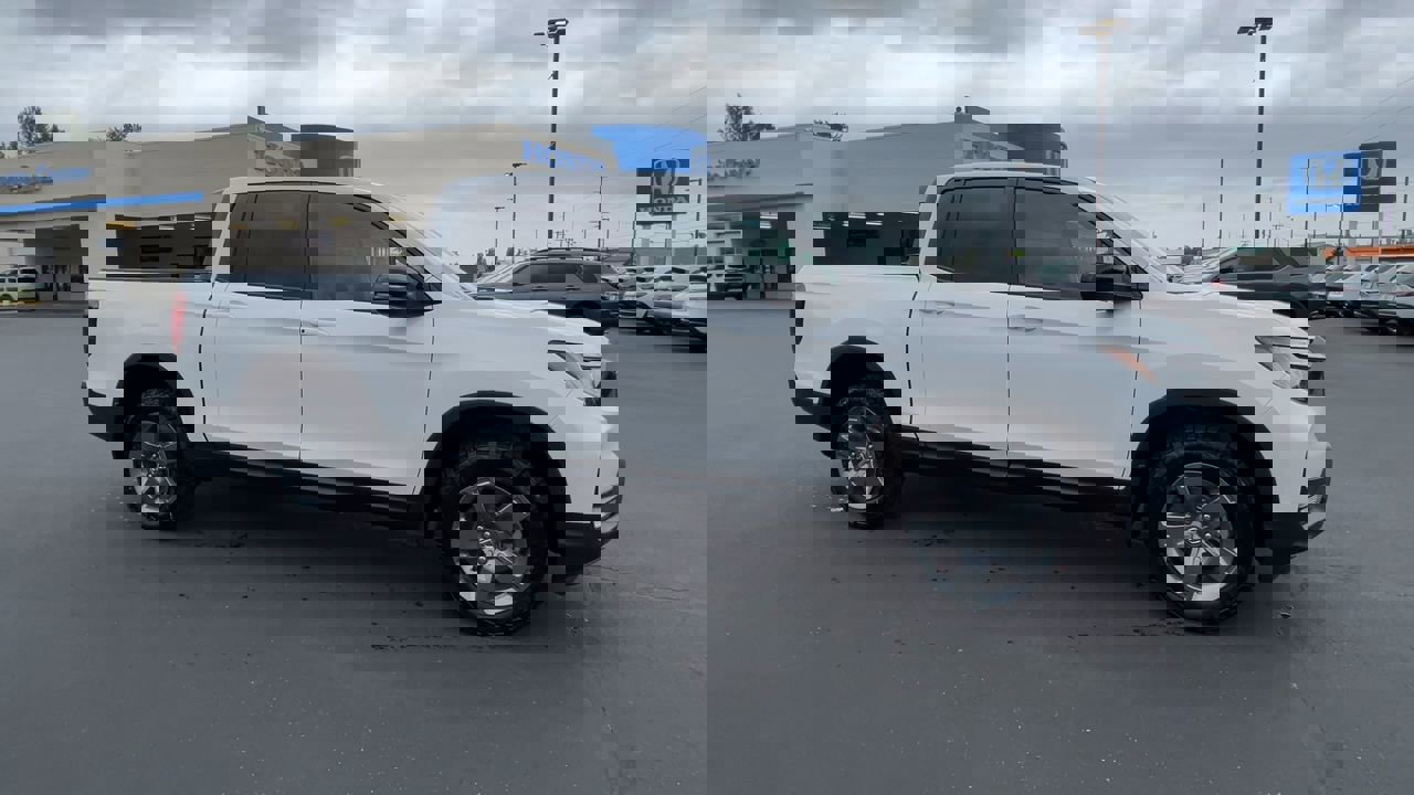 2025 Honda Ridgeline TrailSport photo 2