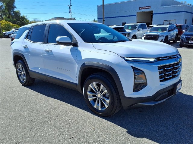 2025 Chevrolet Equinox LT photo 2
