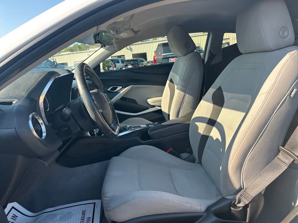 2023 Chevrolet Camaro 1LT photo 7