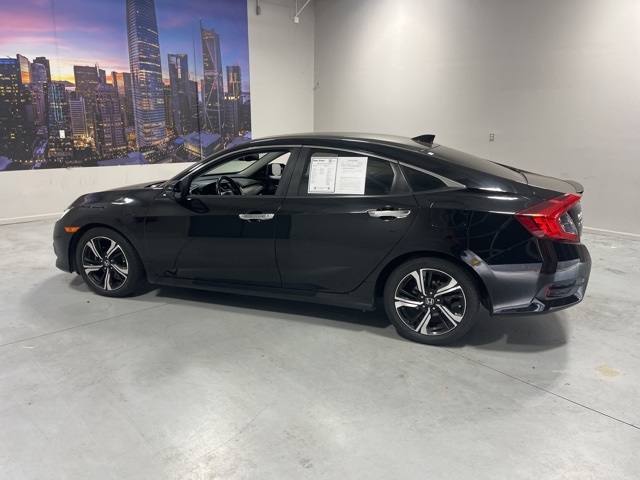 2018 Honda Civic Touring photo 3