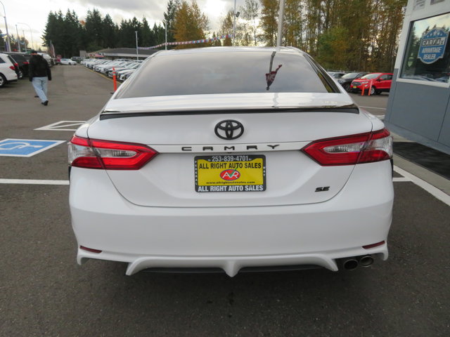 2020 Toyota Camry SE photo 4