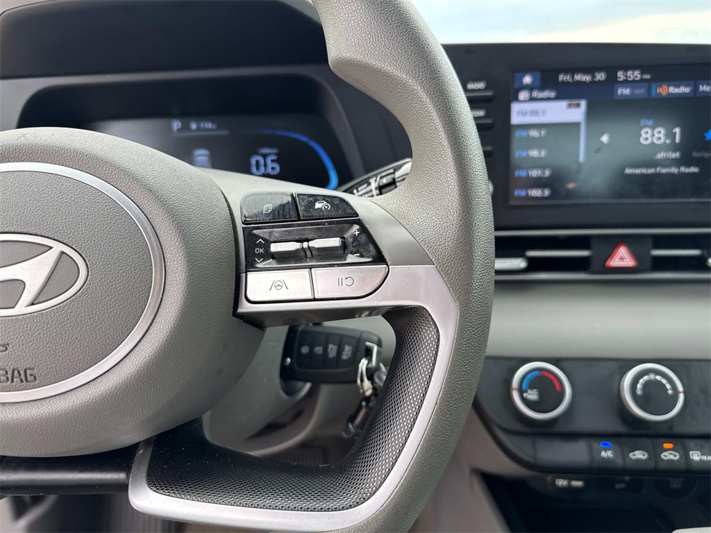 2024 Hyundai Elantra SE photo 20