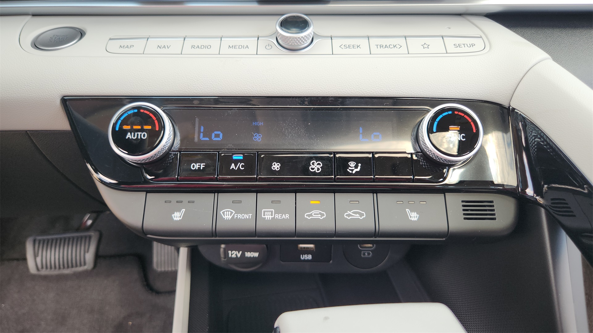 2025 Hyundai Elantra Limited photo 14