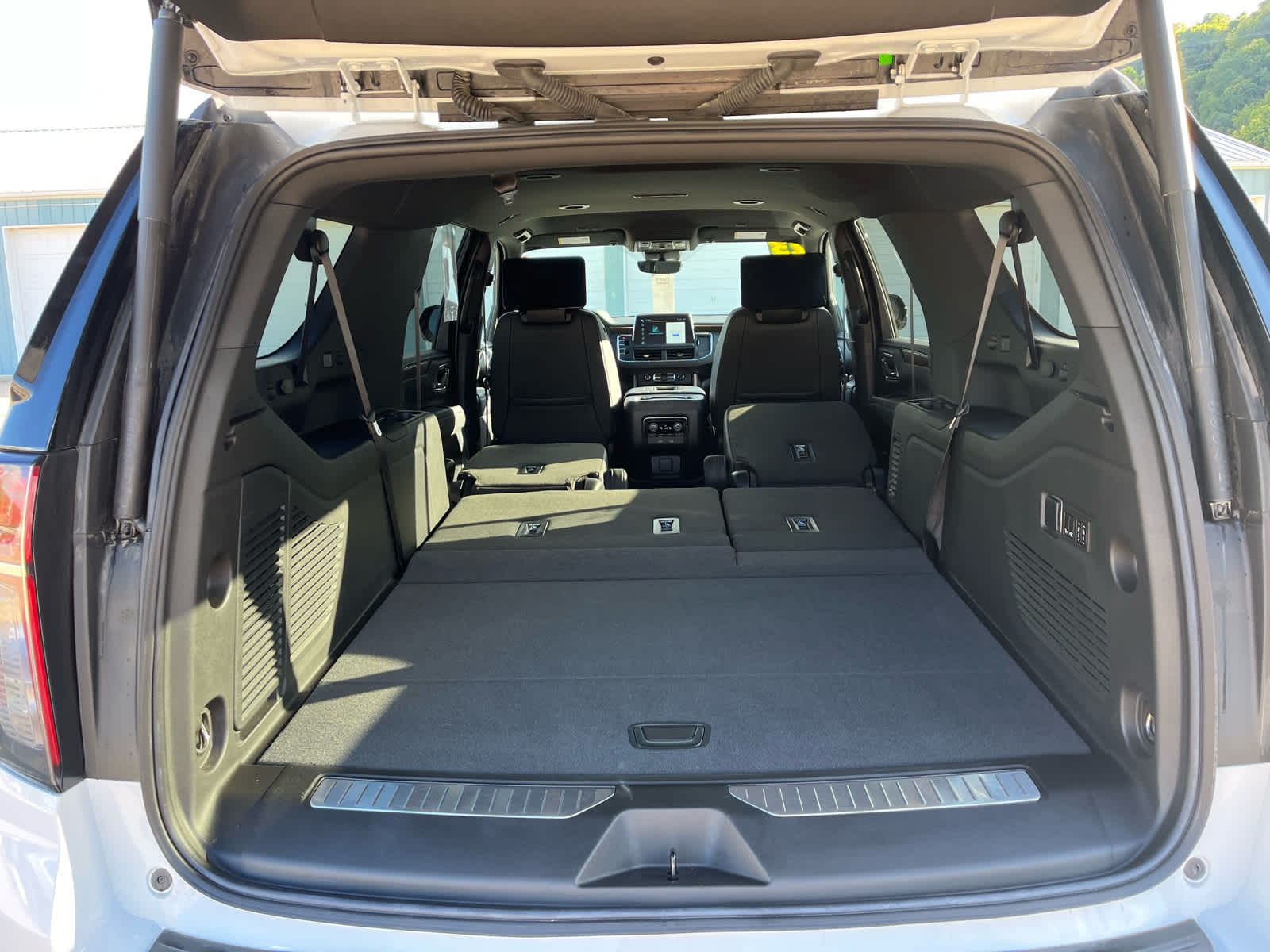 2023 Chevrolet Suburban High Country photo 14