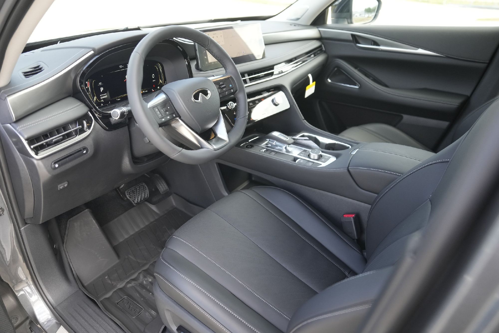 2026 Infiniti QX60 Luxe photo 6