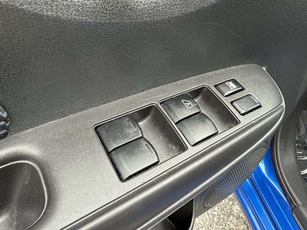 2016 Nissan Versa Note SV photo 19