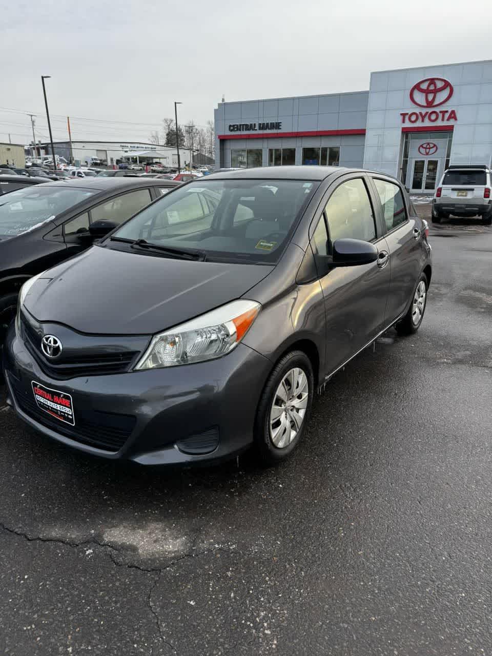 2012 Toyota Yaris L's photo