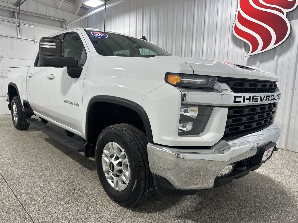 2020 Chevrolet Silverado 2500HD LT photo 3