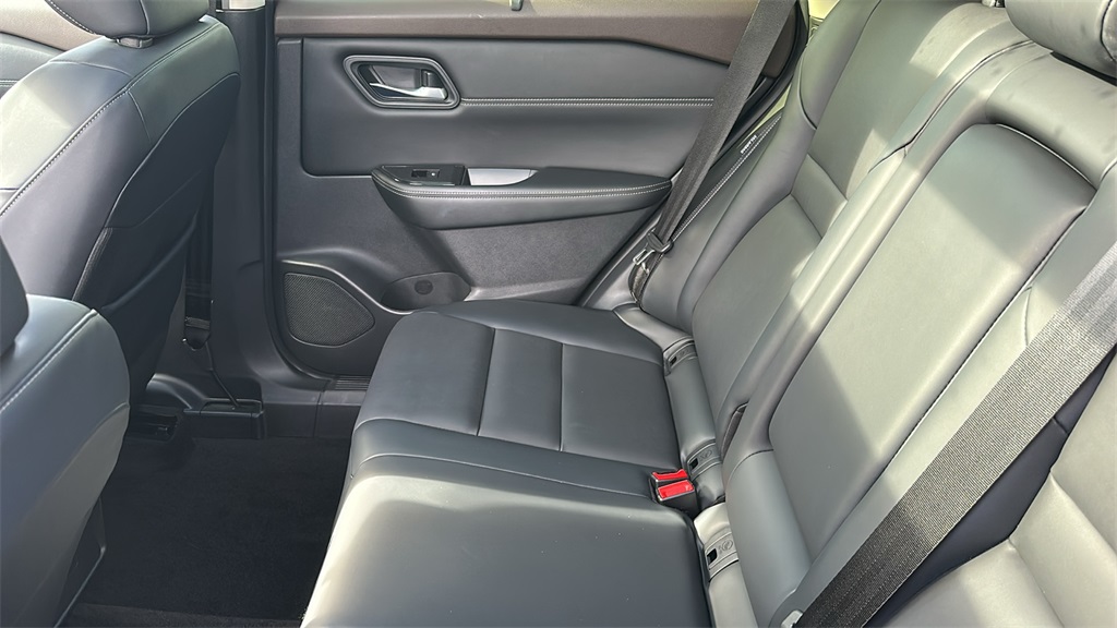2023 Nissan Rogue SV photo 28