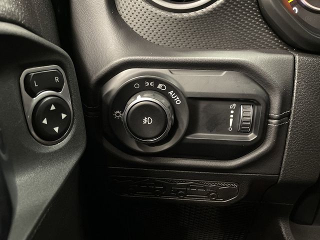 2025 Jeep Wrangler Rubicon photo 21
