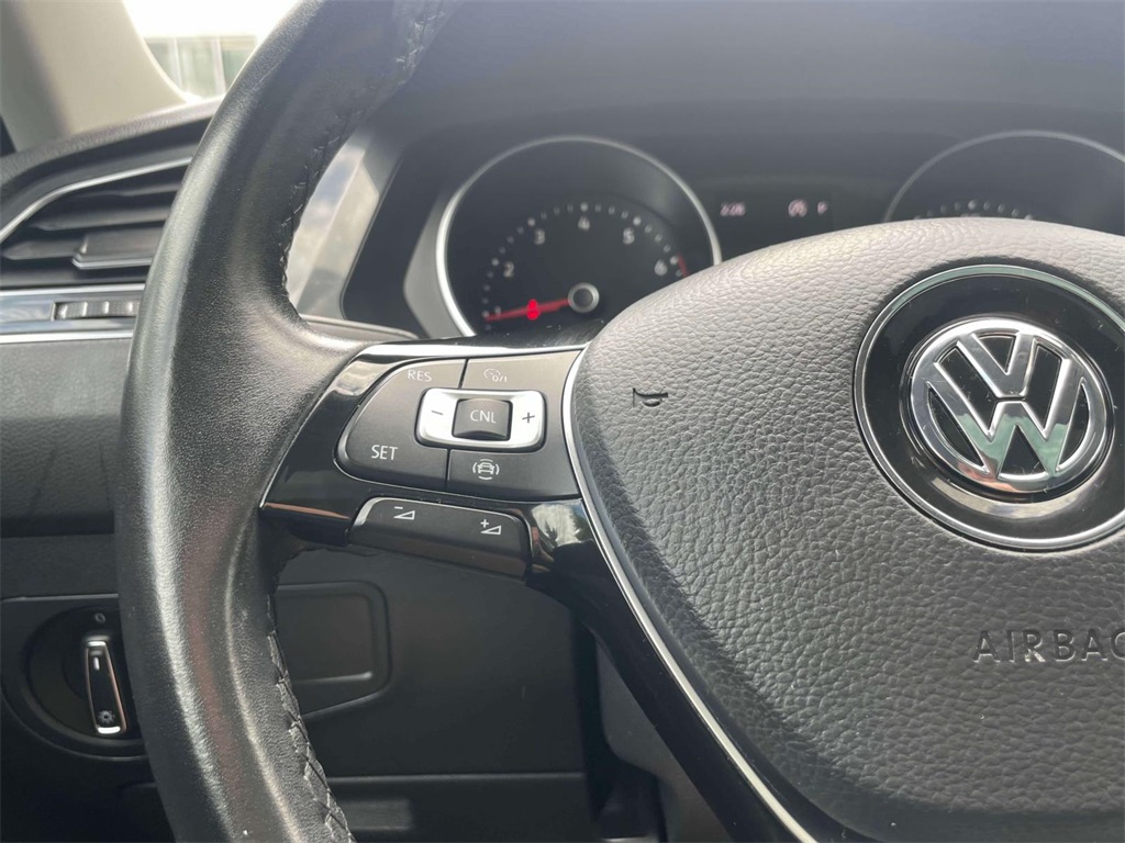 2019 Volkswagen Tiguan SE photo 16