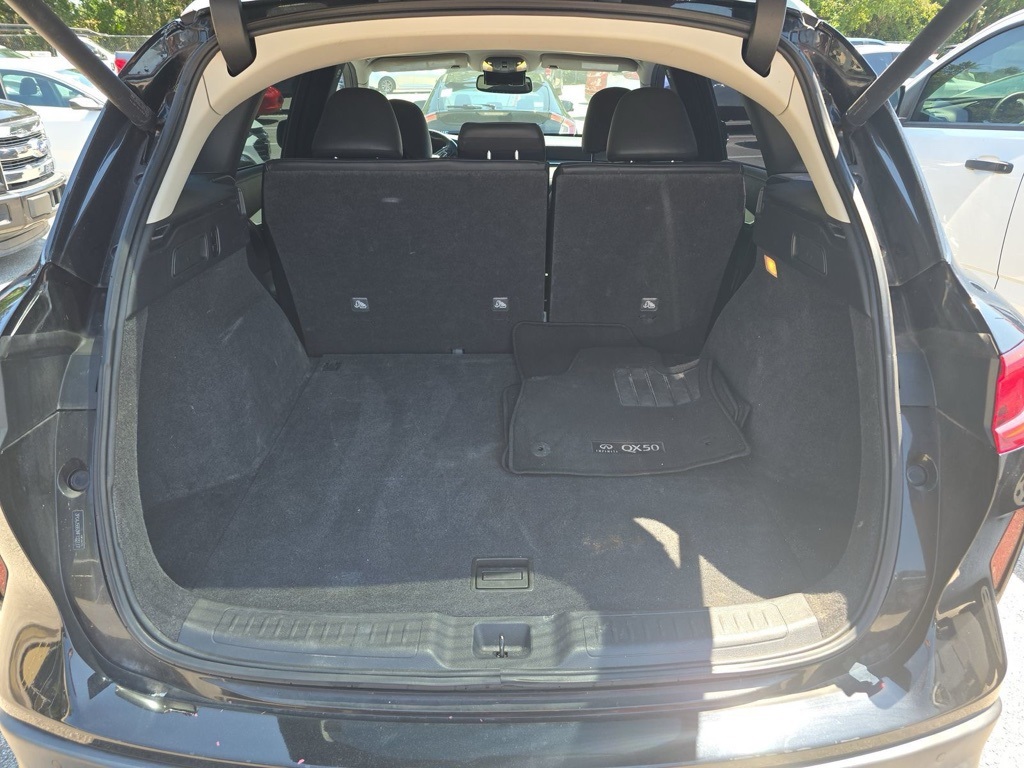 2021 Infiniti QX50 Luxe AWD photo 10