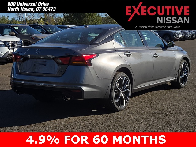 2025 Nissan Altima SR photo 4