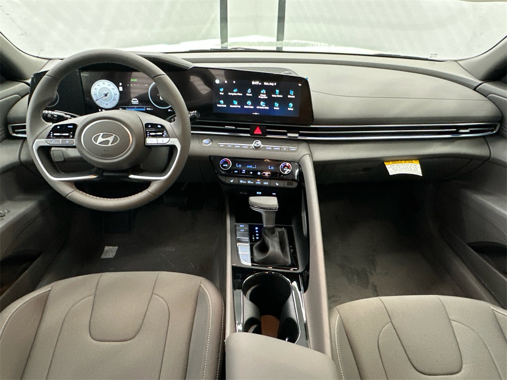 2025 Hyundai Elantra SEL Convenience photo 23
