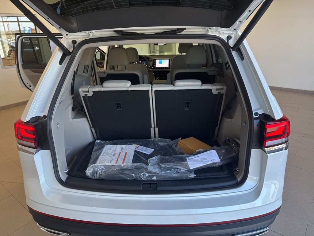 2026 Volkswagen Atlas SE Technology photo 16