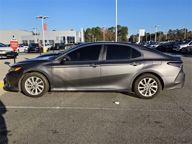 2021 Toyota Camry LE photo 2