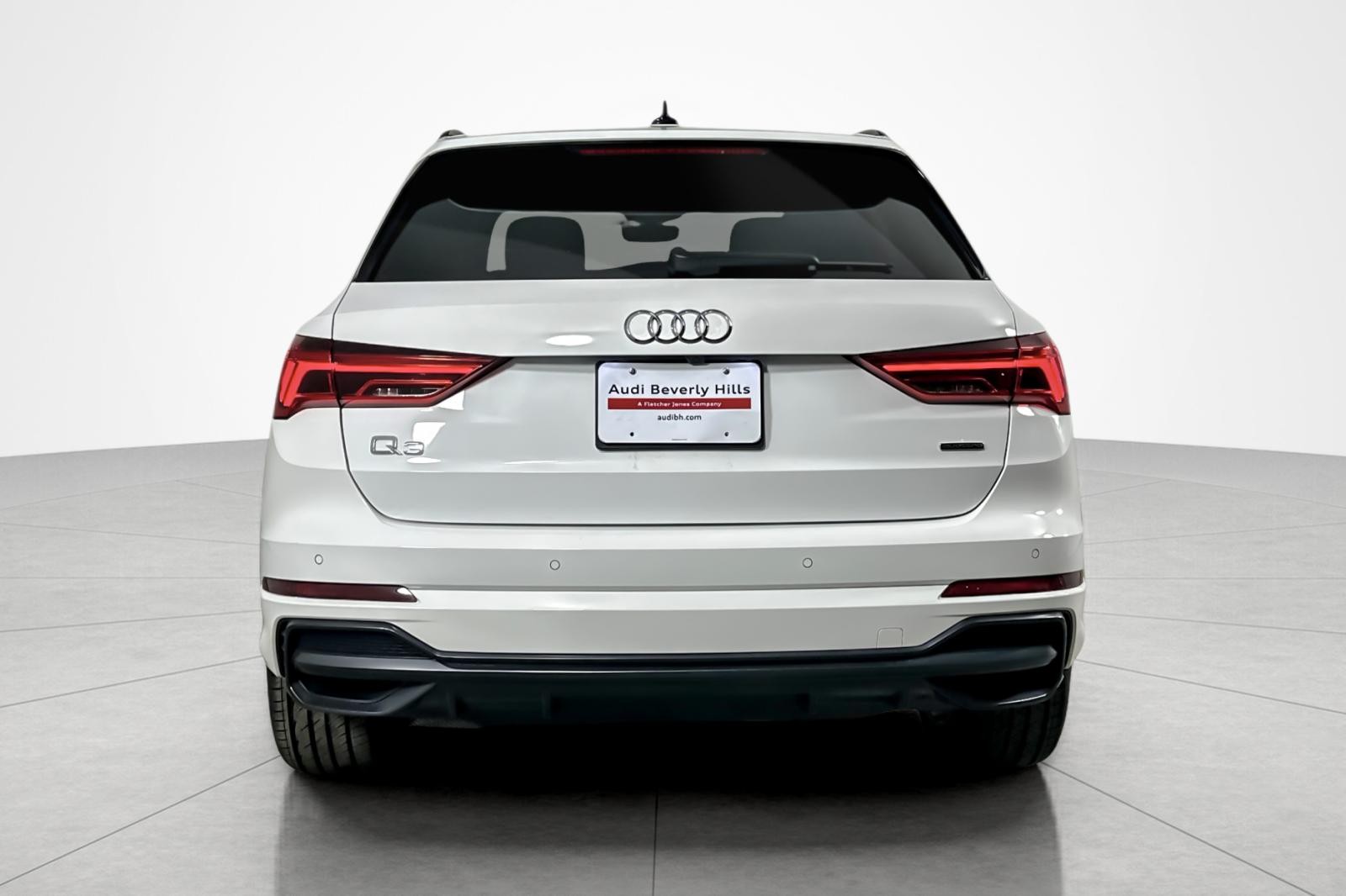 2022 Audi Q3 S line Premium 45 TFSI photo 3