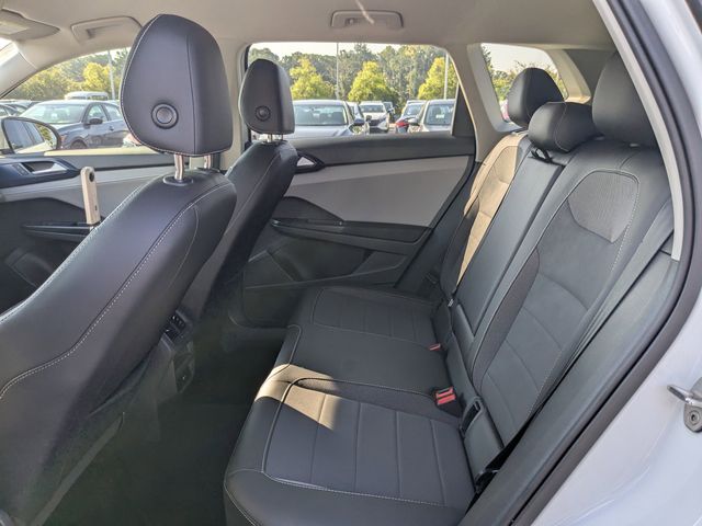 2023 Volkswagen Taos SE photo 11