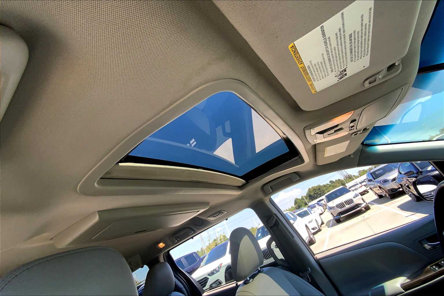 2017 Toyota Sienna XLE photo 12