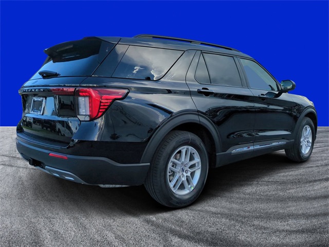 2025 Ford Explorer photo 2