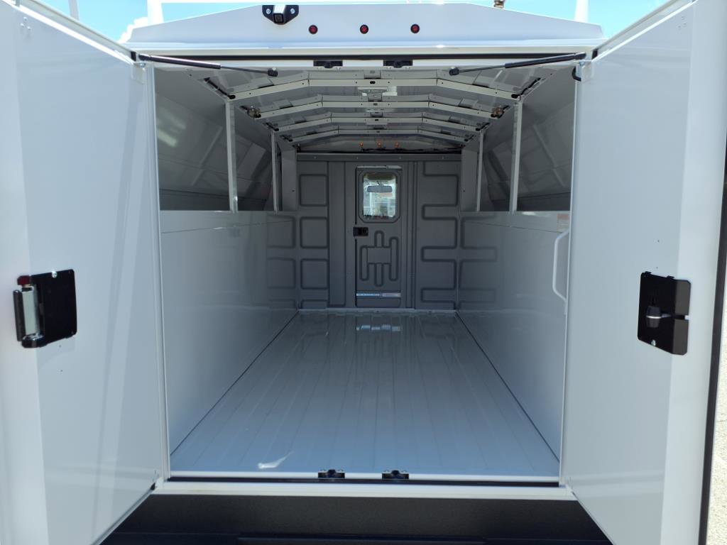 2025 Gmc Savana 3500 Cutaway photo 4