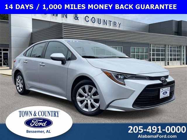 2024 Toyota Corolla LE's photo