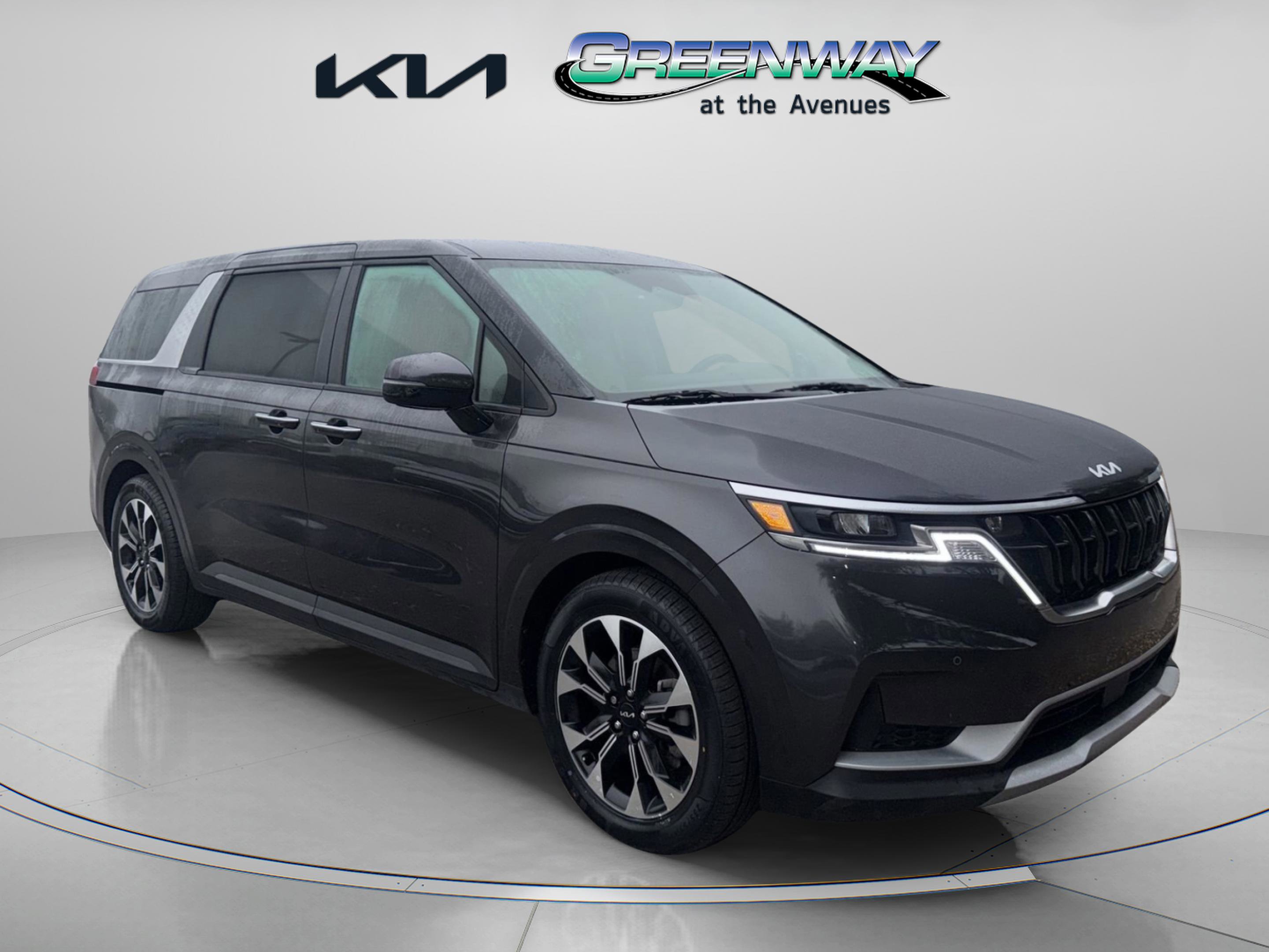 2024 Kia Carnival EX's photo