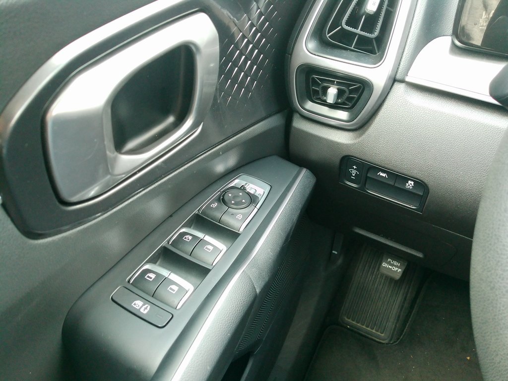 2023 Kia Sorento LX photo 39