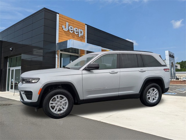 2025 Jeep Grand Cherokee Laredo photo 4