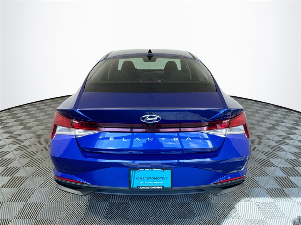 2022 Hyundai Elantra SEL photo 11
