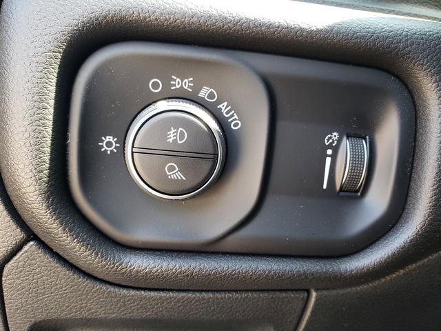 2025 Ram 1500 Tradesman photo 13