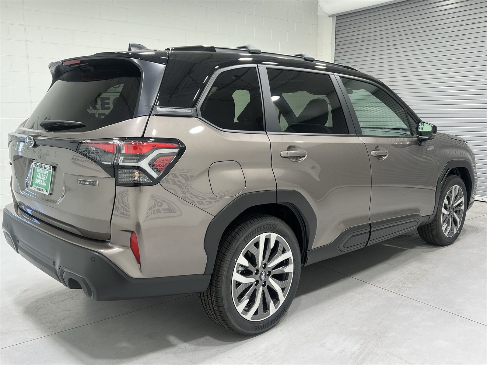 2025 Subaru Forester Touring photo 8
