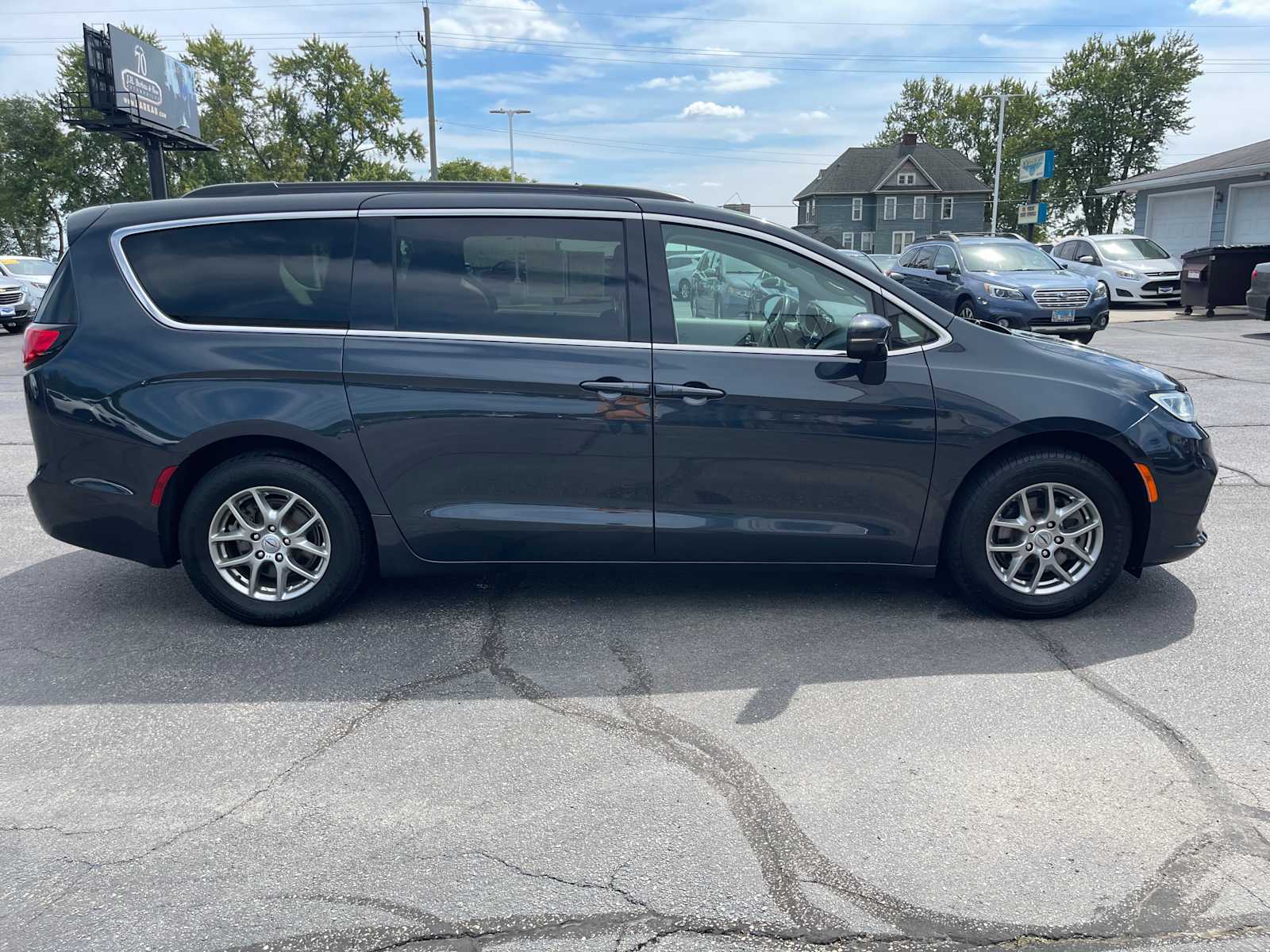 2021 Chrysler Pacifica Touring photo 2
