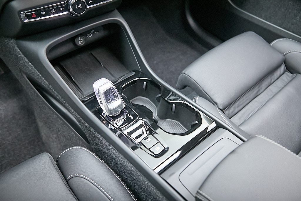 2026 VOLVO XC40 - Image 17