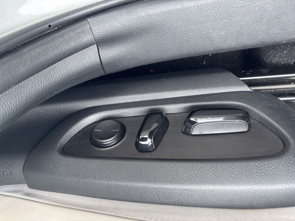 2020 Lexus UX 250h Premium photo 15