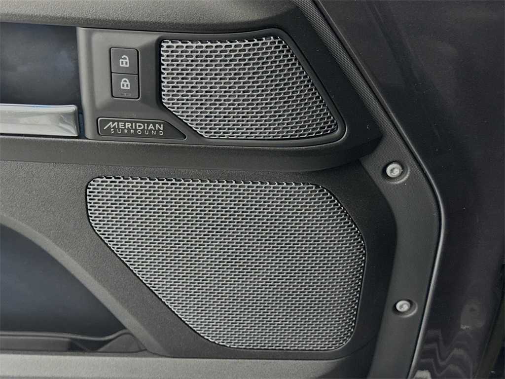2023 Land Rover Defender 110 Carpathian Edition photo 18
