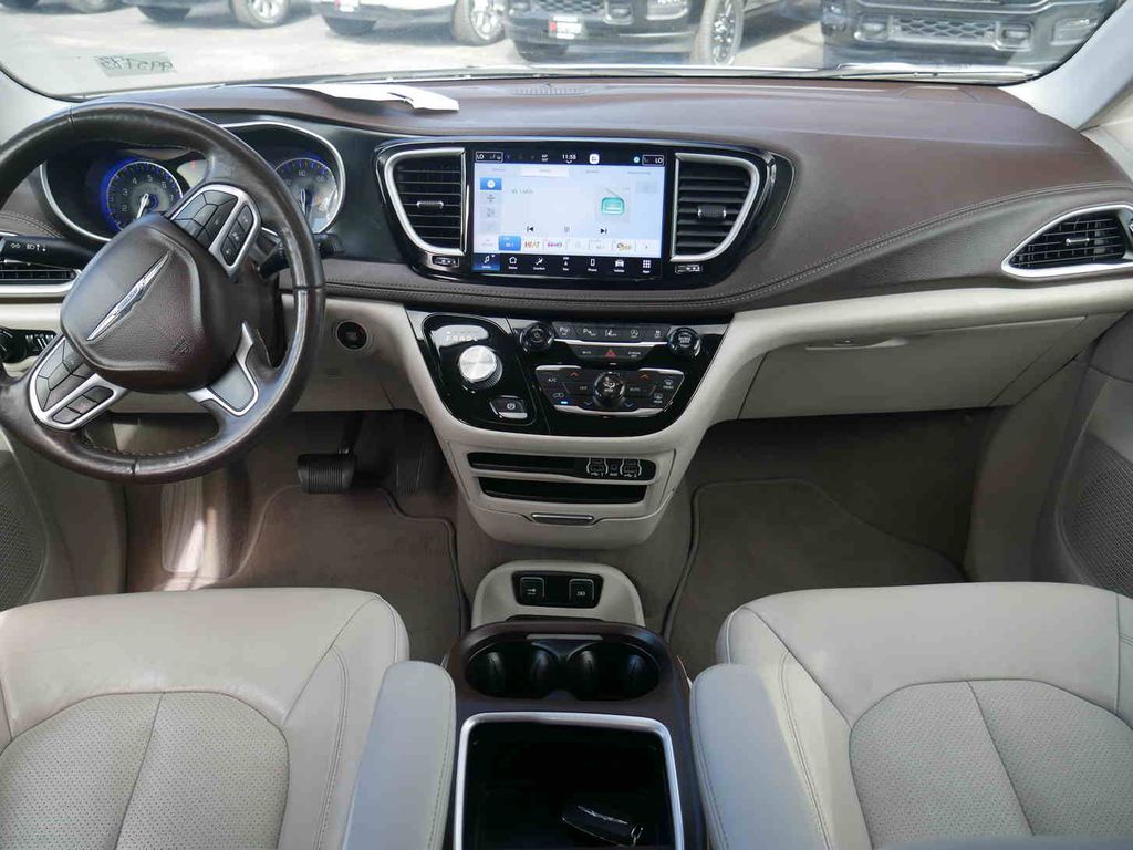 2021 Chrysler Pacifica Touring L photo 3