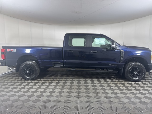 2025 Ford F-350 XL photo 2