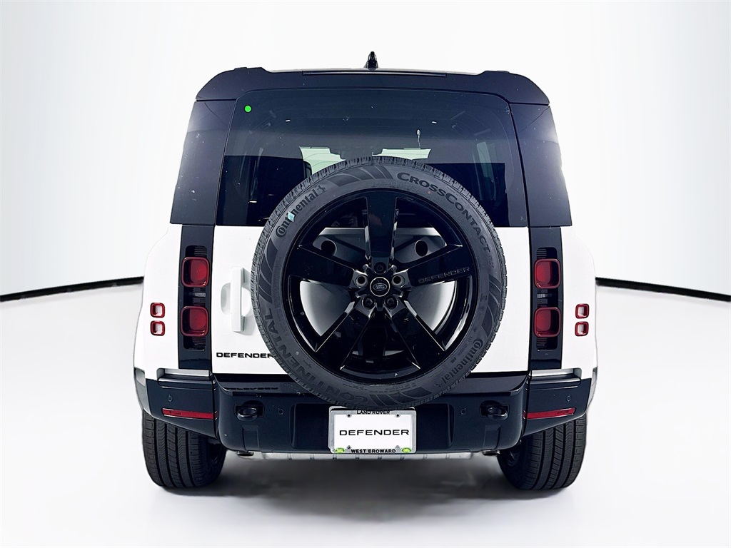 2025 Land Rover Defender 110 X-Dynamic SE photo 5
