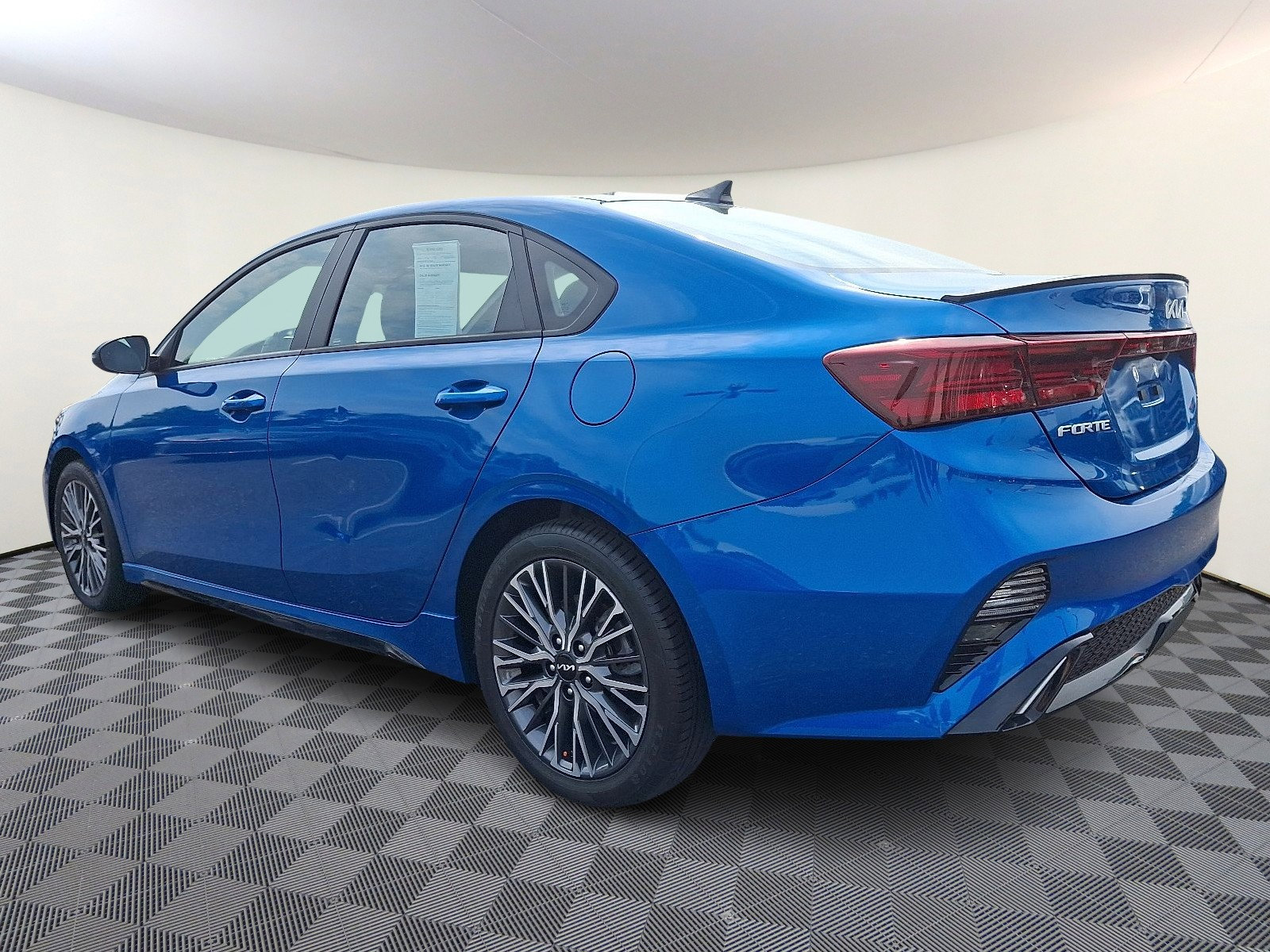 2022 Kia Forte GT-Line photo 3