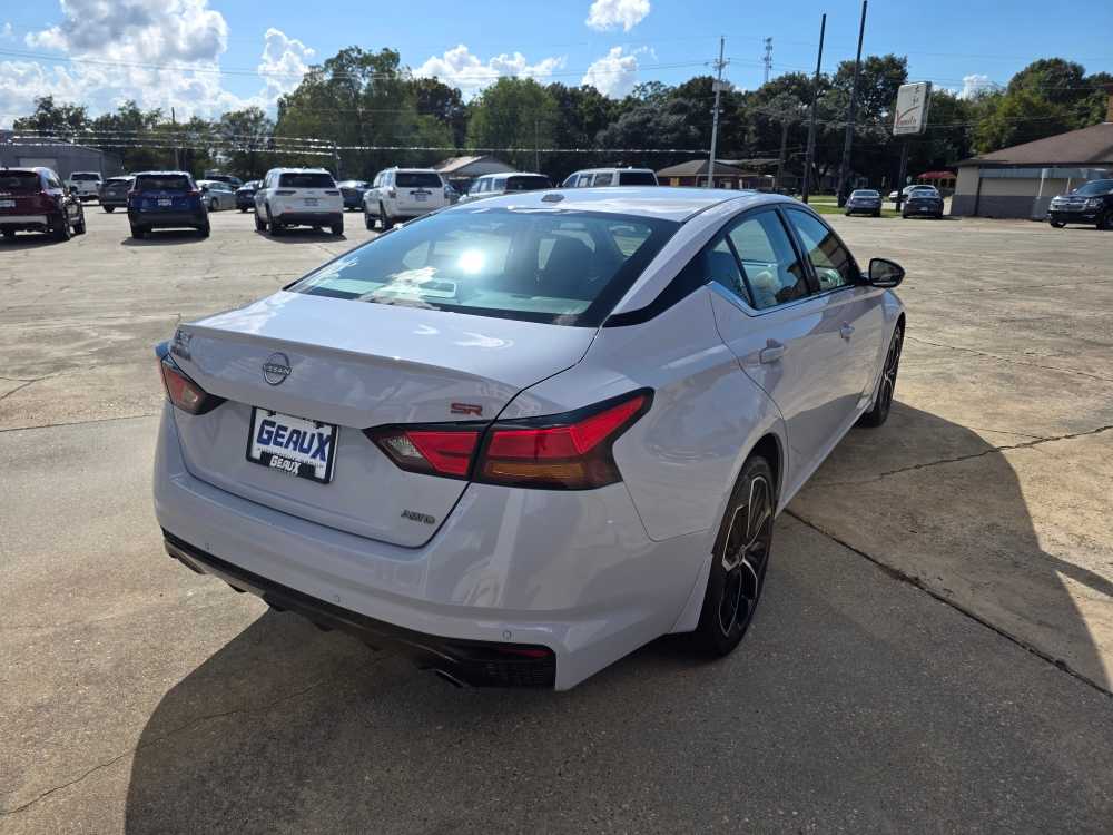 2025 Nissan Altima SR photo 4